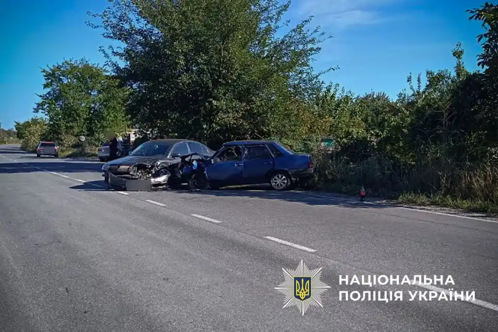 На Полтавщині після аварії госпіталізували трьох дорослих і підлітка