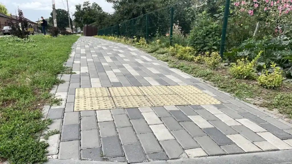 В Опішні створюють безбар’єрний маршрут: які тротуари ремонтуватимуть