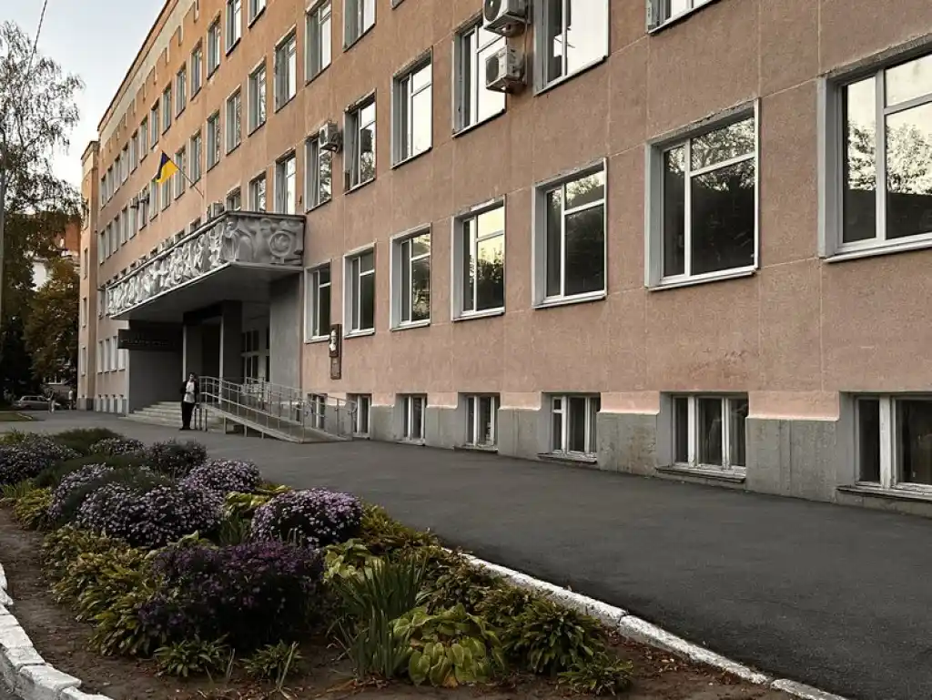 Полтавські університети відреагували на дозвіл виїзду студентів-чоловіків 18–22 років