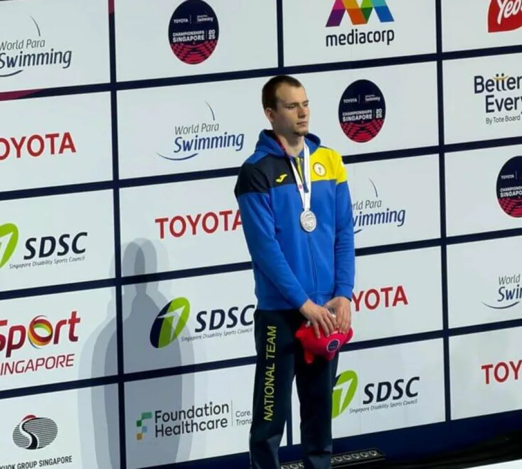 Полтавець Олексій Вірченко виборов срібло на чемпіонаті світу з параплавання у Сінгапурі