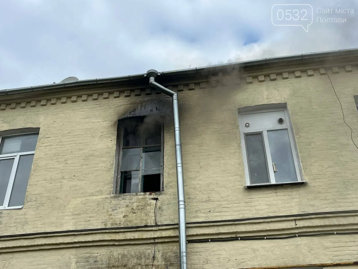 Пожежа в центрі Полтави: під час займання у двоповерховій будівлі загинула літня жінка