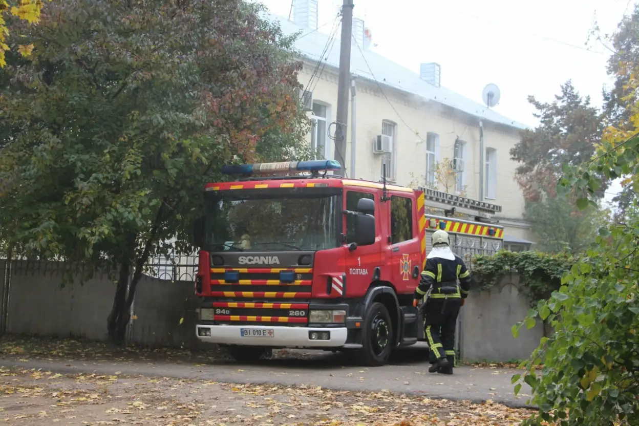 Пожежа в центрі Полтави: під час займання у двоповерховій будівлі загинула літня жінка