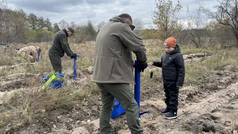 На Полтавщині лісівники висадили понад 19 тисяч дерев для укріплення берегів Ворскли