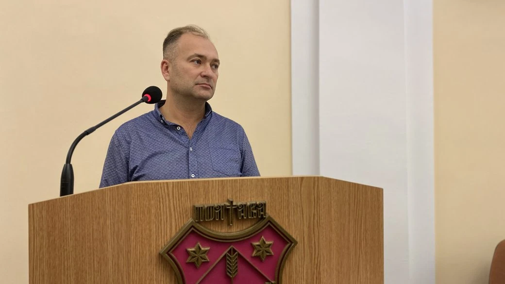 Колишній заступник мера Полтави Володимир Чередниченко через суд вимагає поновлення на посаді