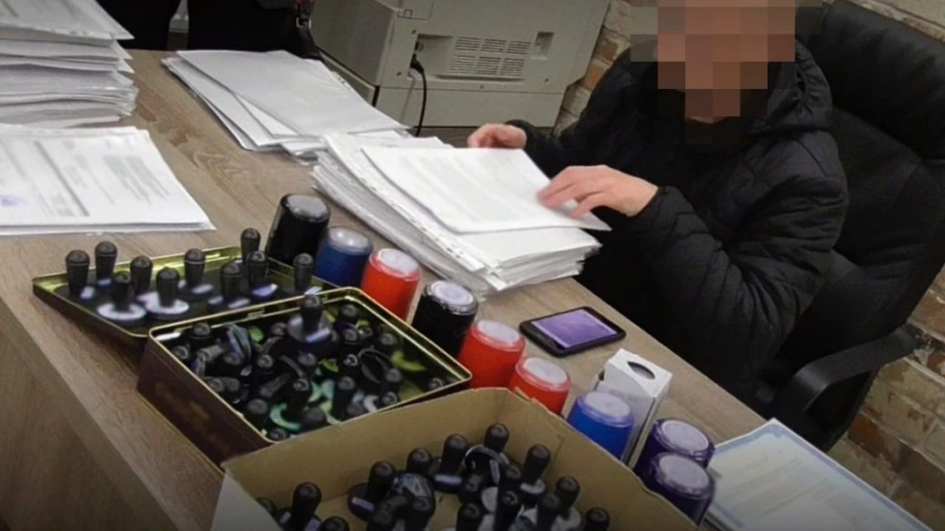 СБУ та НАБУ викрили конвертаційний центр з оборотом понад 15 мільярдів гривень: серед фігурантів — ексчиновниця з Полтави