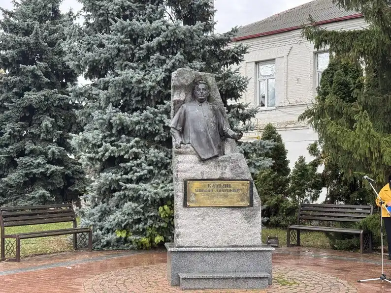 Кобеляки вшанували легендарного лікаря Миколу Касьяна — засновника мануальної терапії в Україні