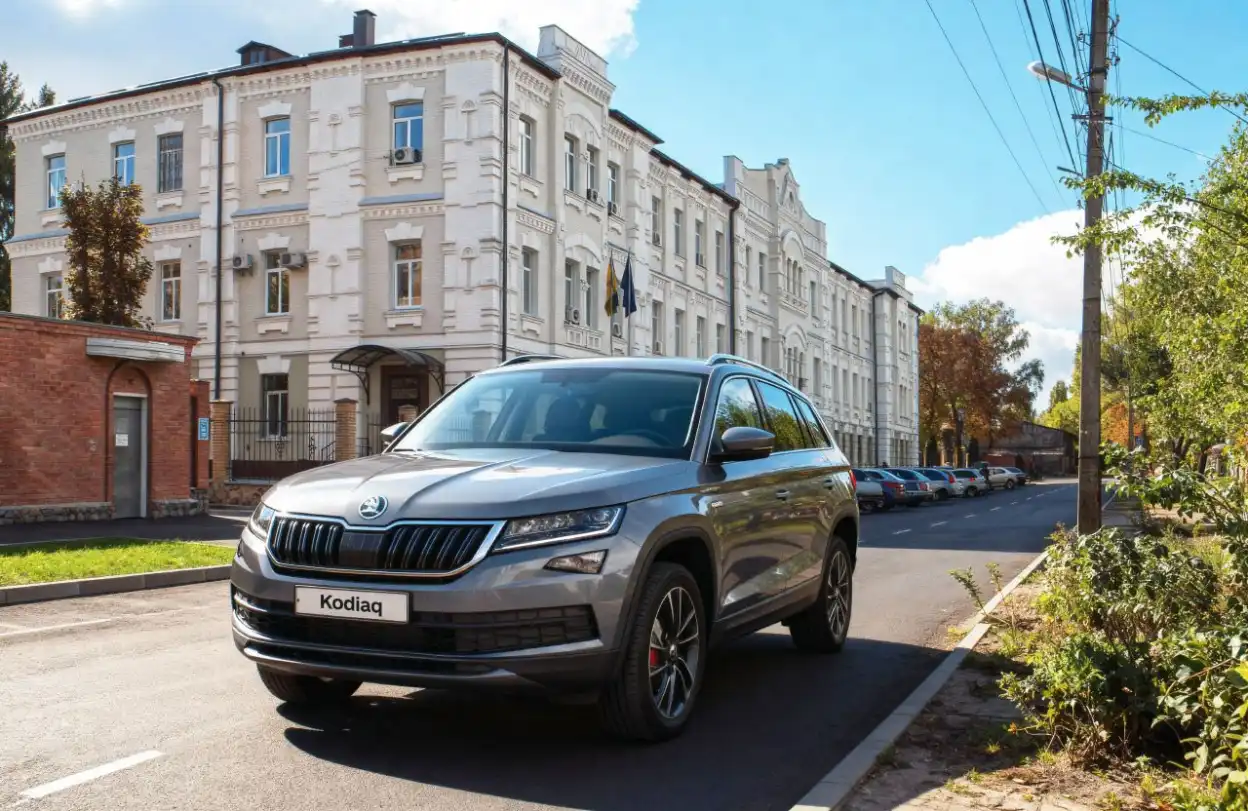 Полтавська міськрада придбала два автомобілі Skoda Kodiaq для судової адміністрації