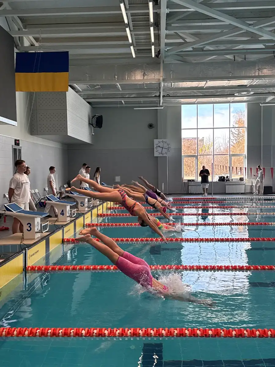 Юні плавці Полтавщини змагалися за місце на всеукраїнських чемпіонатах