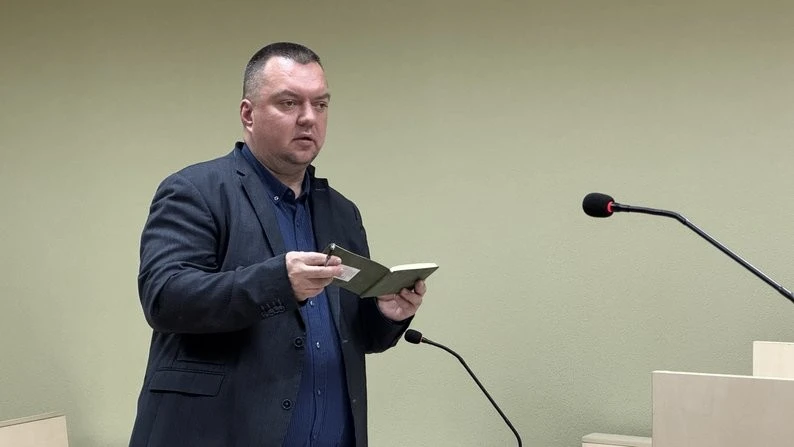 Чередниченко припускає, що закупівля автівок міськрадою може відобразитися на розгляді його позову