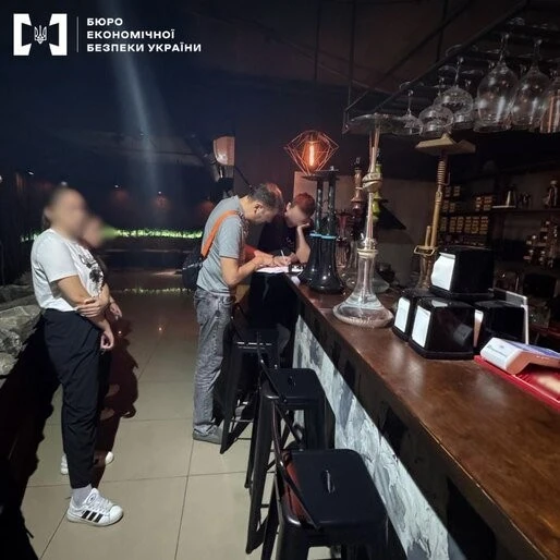 На Полтавщині судитимуть трьох чоловіків, які організували підпільне виробництво тютюну для кальянів