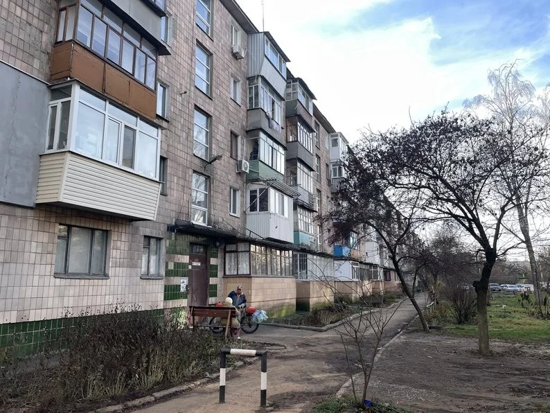 П’ять днів без води: мешканці будинків на Тролейбусній чекають на ремонт порваної труби