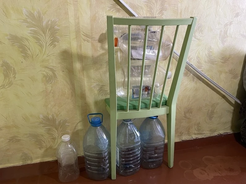 П’ять днів без води: мешканці будинків на Тролейбусній чекають на ремонт порваної труби