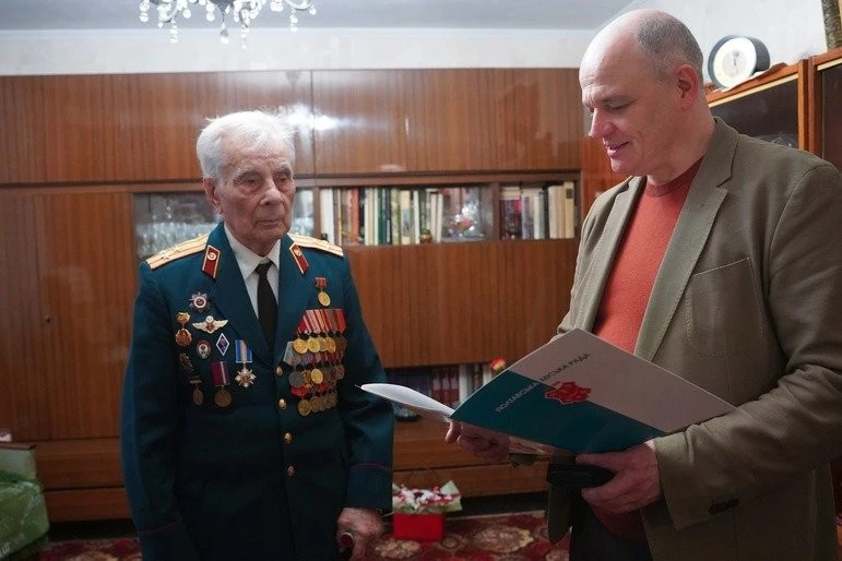 Сто років життєвого шляху: у Полтаві відзначили ювілей ветерана та колишнього екскурсовода