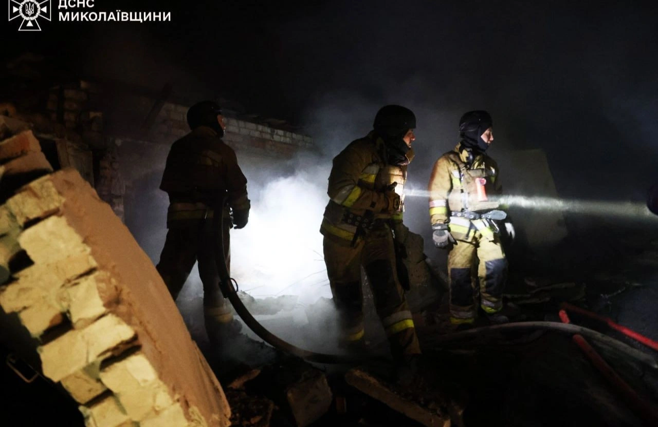 Нічна атака з повітря: Росія випустила по Україні десятки дронів і балістичні ракети