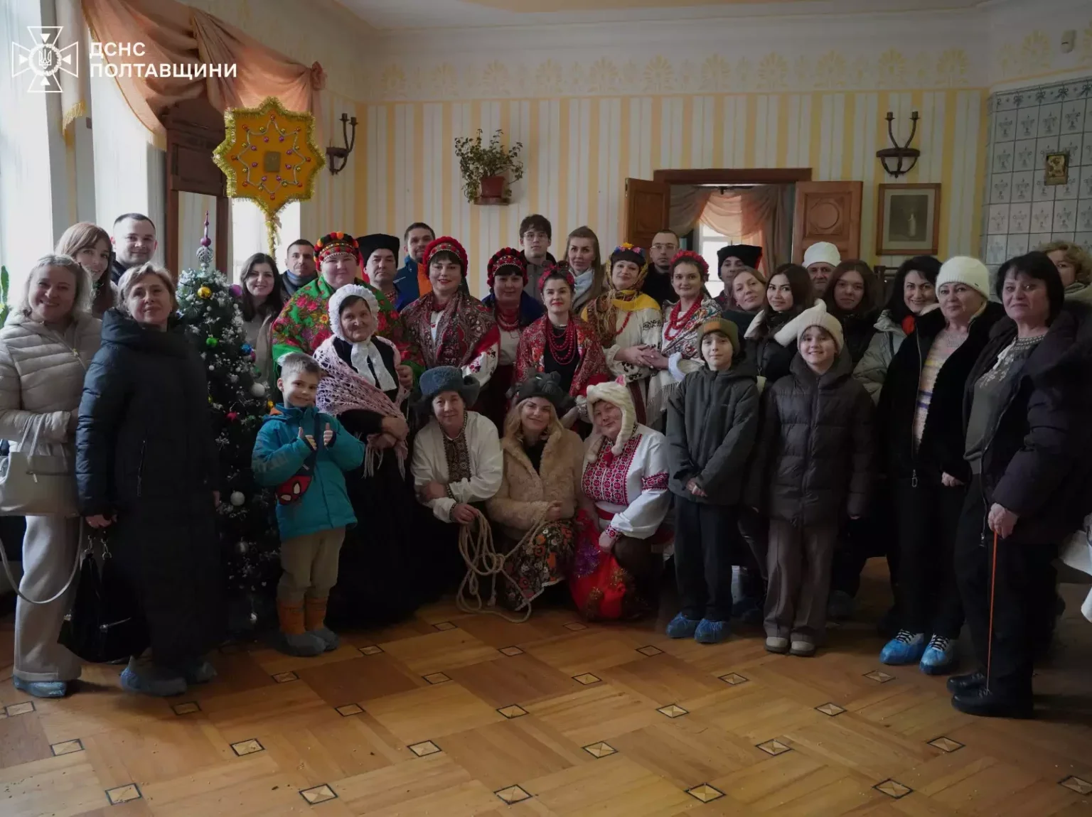 Різдвяні обряди у гоголівській садибі: для полтавських ветеранів і рятувальників провели святкове дійство