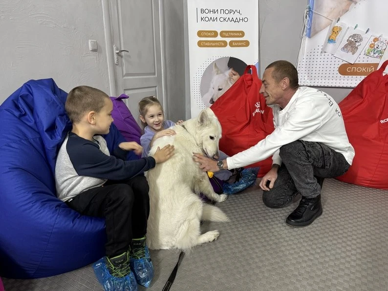 Собаки, спокій і підтримка: у Миргороді працює центр каністерапії для дітей і військових