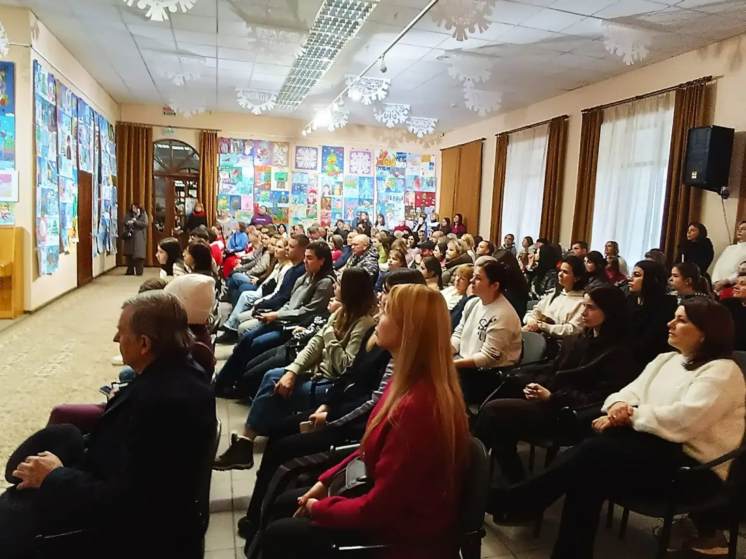 У Полтаві стартував «Зимовий вернісаж»: юні митці представили сотні робіт
