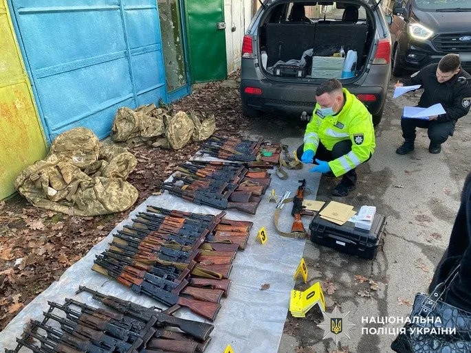 На Полтавщині знешкодили канал торгівлі зброєю: вилучено арсенал військового масштабу