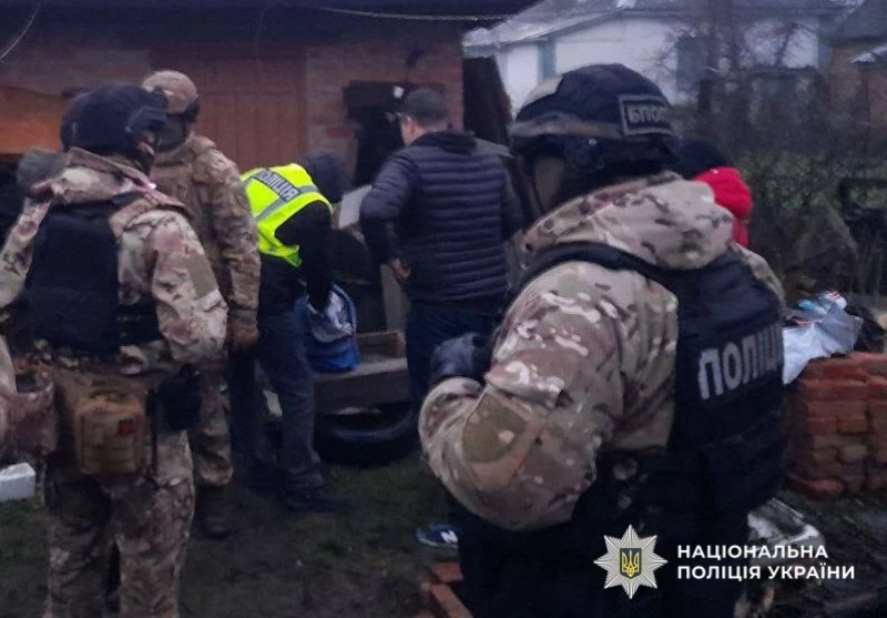 Обшук у Лубнах: чоловіку оголосили підозру за зберігання наркотиків у великих розмірах