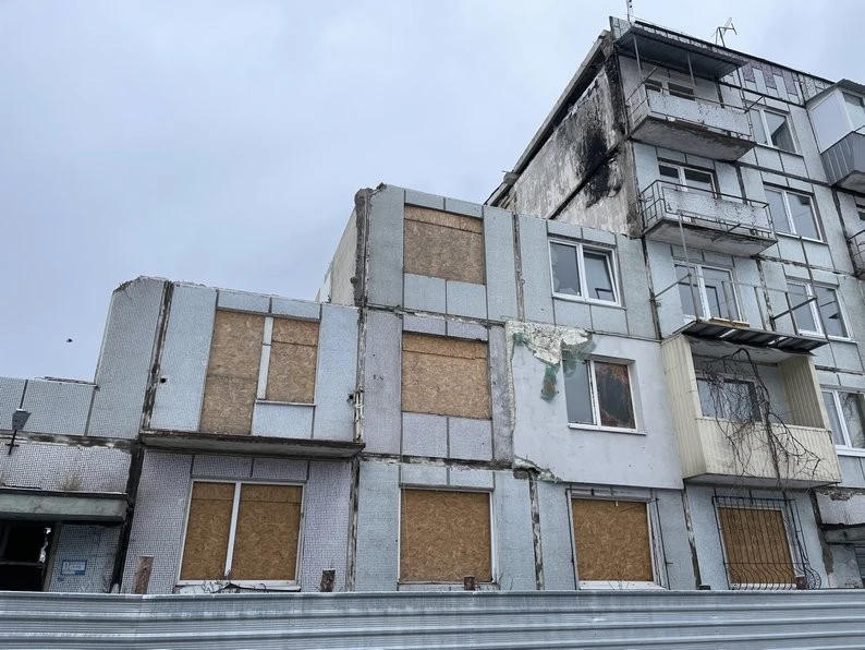 Рік потому: будинок на Баленка у Полтаві й досі стоїть напівзруйнований