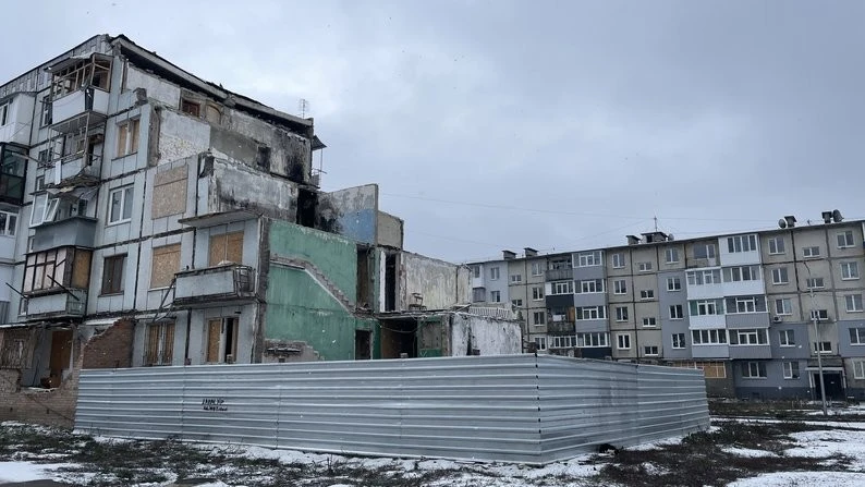 Рік потому: будинок на Баленка у Полтаві й досі стоїть напівзруйнований
