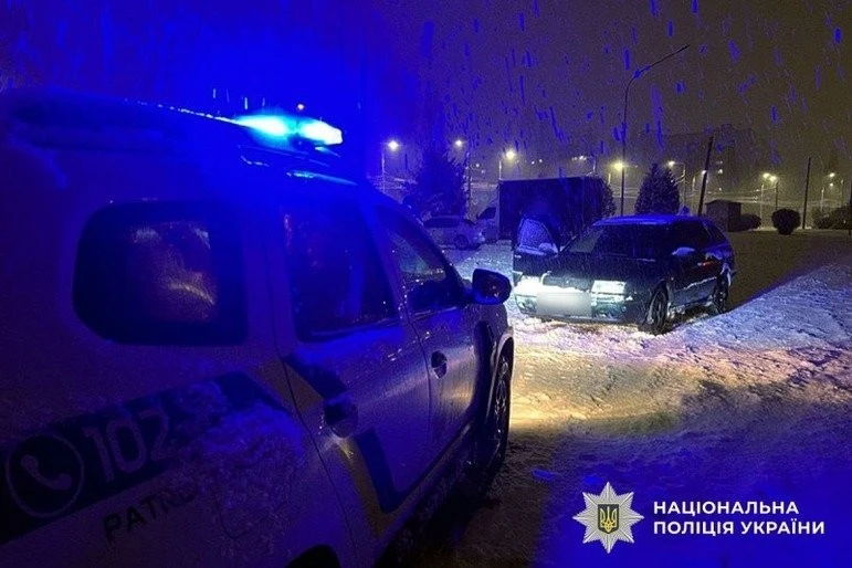 У Кременчуці на парковці ТРЦ Skoda збила трьох пішоходів