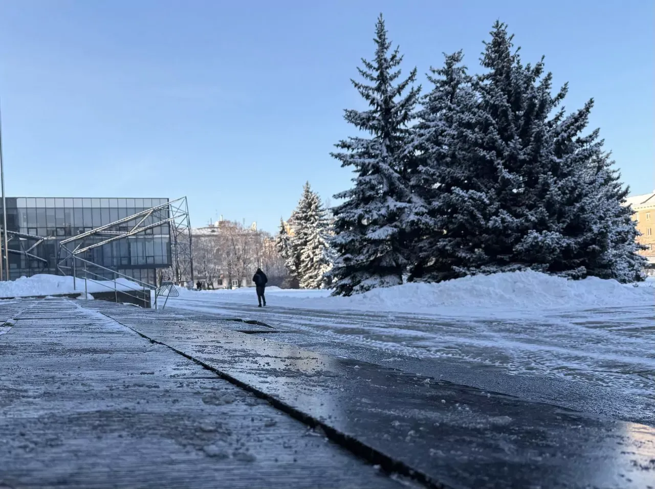 Полтава відзначила Водохреща: спільна молитва, освячення води та зимові занурення