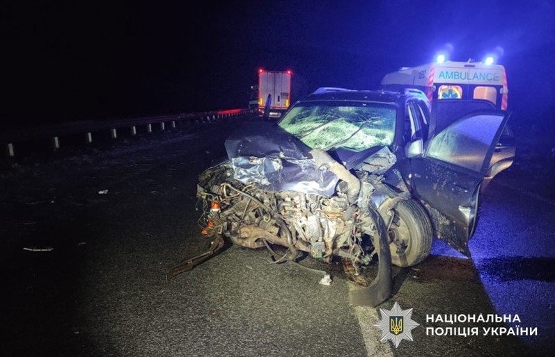 Нічна аварія на Полтавщині: двоє постраждалих у зіткненні легковика та вантажівки