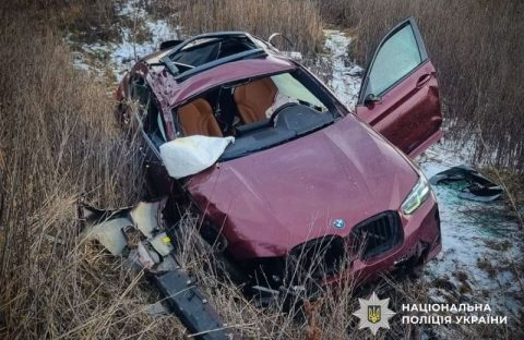 З’їхав у кювет на трасі М-22: у Козельщинській громаді в ДТП загинула пасажирка BMW