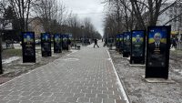 Алея пам’яті зростає: у Полтаві додадуть десятки нових стендів із портретами воїнів