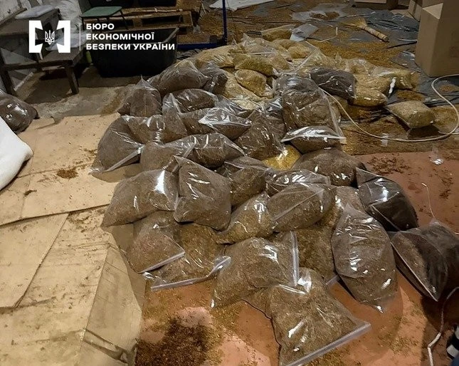 На Полтавщині судитимуть групу, яка кілька років виготовляла нелегальний тютюн