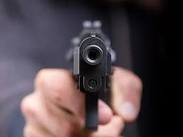 Стрілянина в Миргородському районі: конфлікт знайомих закінчився госпіталізацією жінки