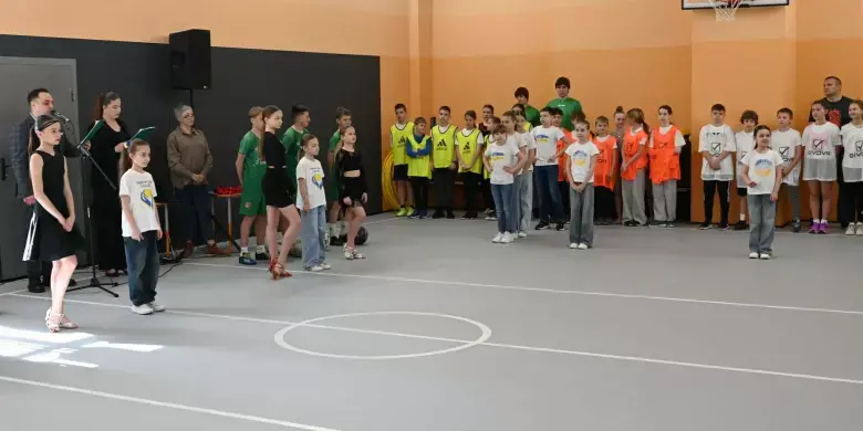 Спортивна модернізація: у Полтавському ліцеї №10 презентували відремонтовану залу