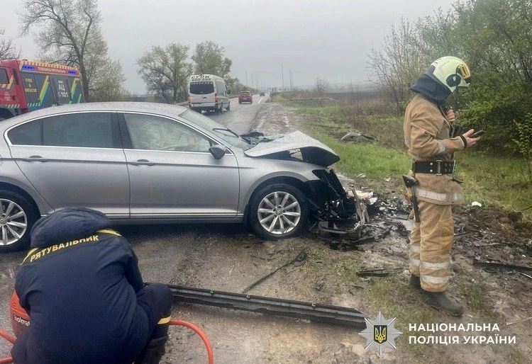 Лобове зіткнення на трасі М-22: п’ятеро постраждалих, серед них дитина