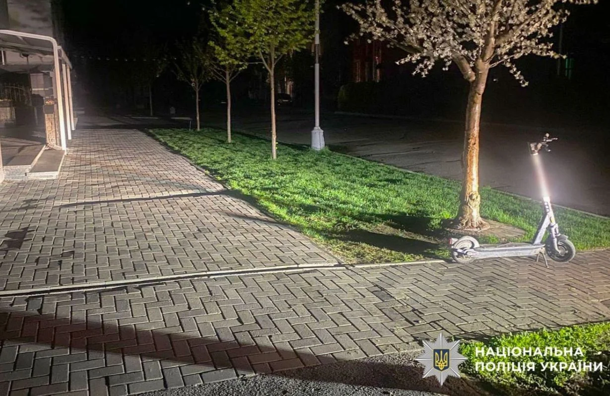 Вечір у центрі Полтави закінчився аварією: електросамокат травмував пішохідку