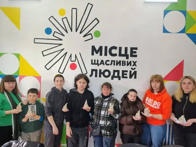 Творча реабілітація для батьків: як глина допомагає відновити сили в Гадячі