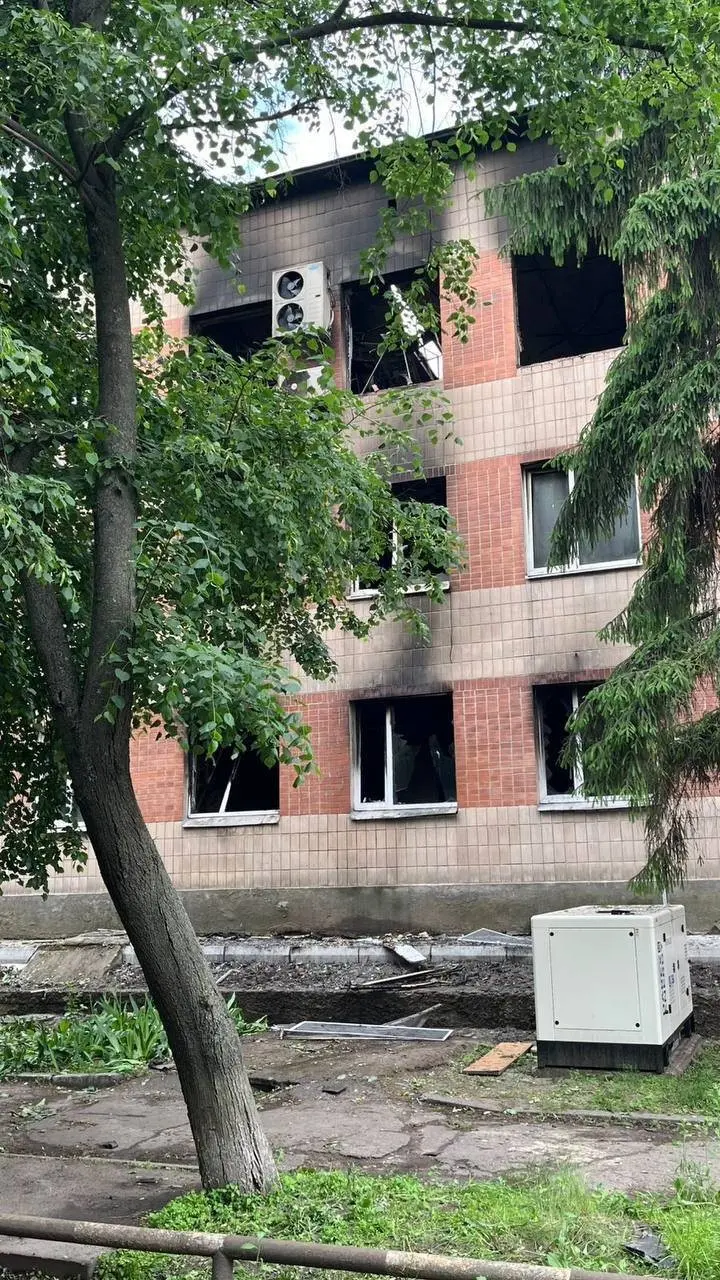 Нічна атака безпілотників на Полтавську громаду: пошкоджено лікарню, будинки та держустанови