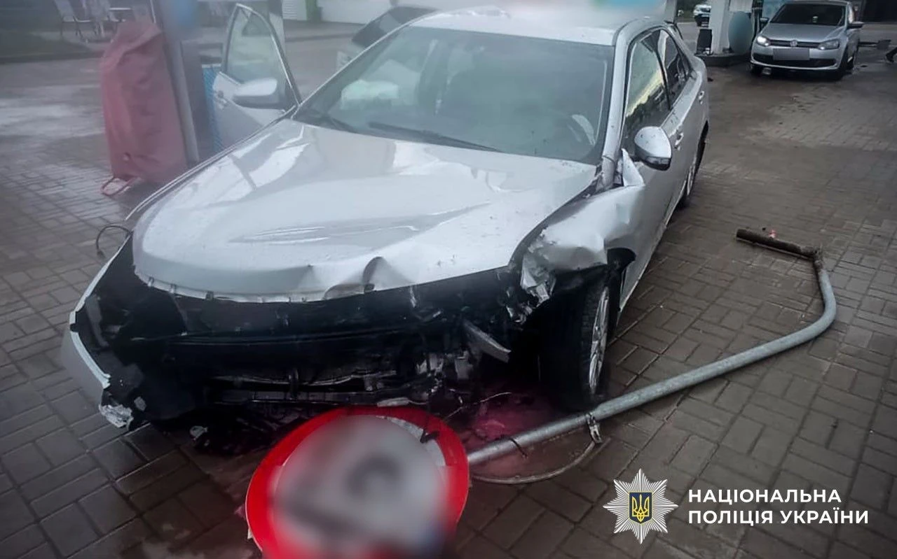 Троє госпіталізованих та двоє травмованих: деталі нічної аварії на трасі у Полтавському районі