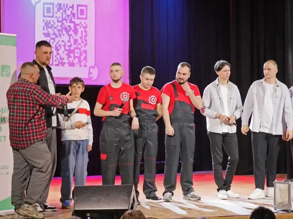 Бойовий стяг за підтримку «Skywalker»: у Миргороді фіналісти «Ліги Сміху» збирали кошти для ТрО