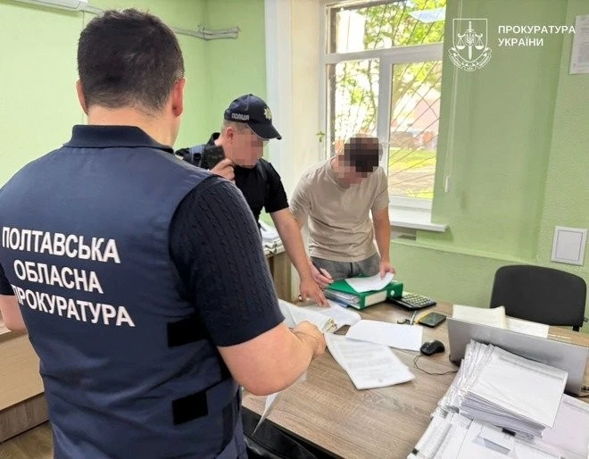 Мільйонні збитки на ремонті доріг: на Полтавщині викрили службову недбалість