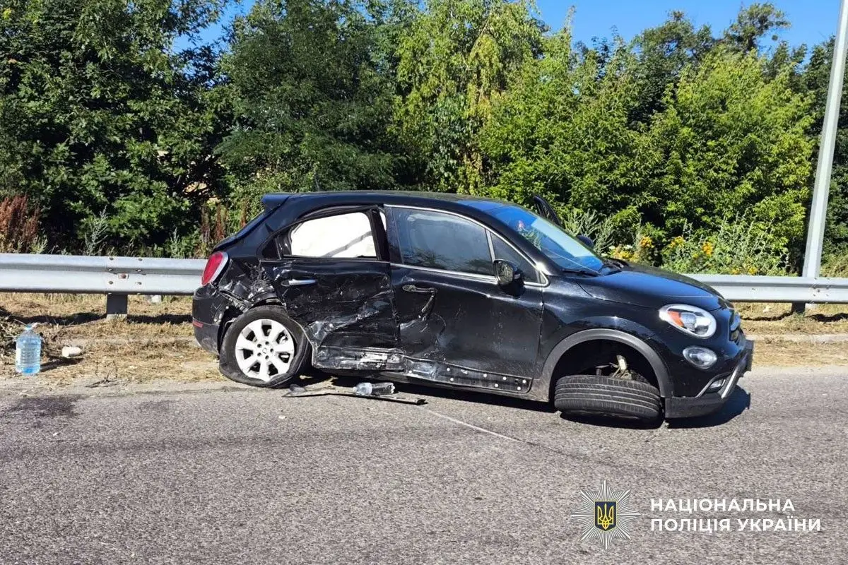 Травматична аварія на Харківській трасі: під Лубнами не розминулися Fiat та Mitsubishi
